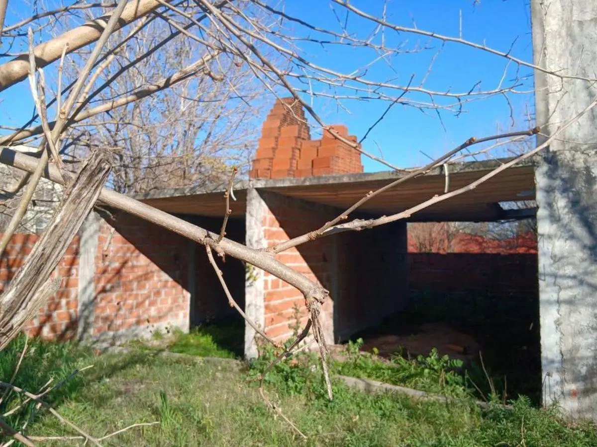 Pilar centro, Lote de 222 m2, con Mejoras y Proyecto Aprobado! Asfalto y Servicios! 2
