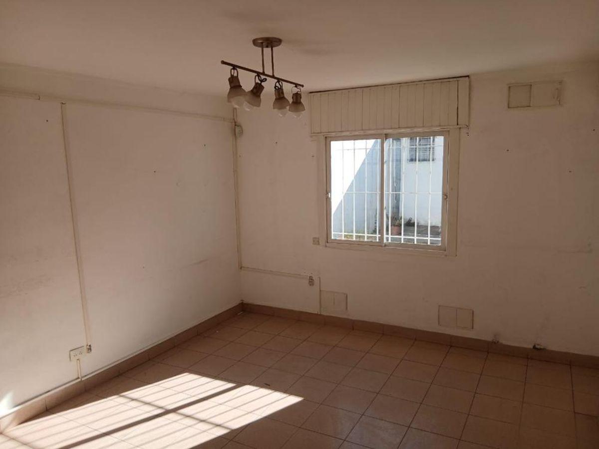 Foto de Pilar centro! OFICINA a la CALLE, 100 m2, 4 AMB y Patio!, imagen 2