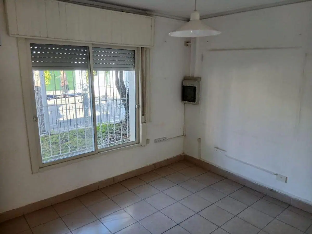 Pilar centro! OFICINA a la CALLE, 100 m2, 4 AMB y Patio! 4