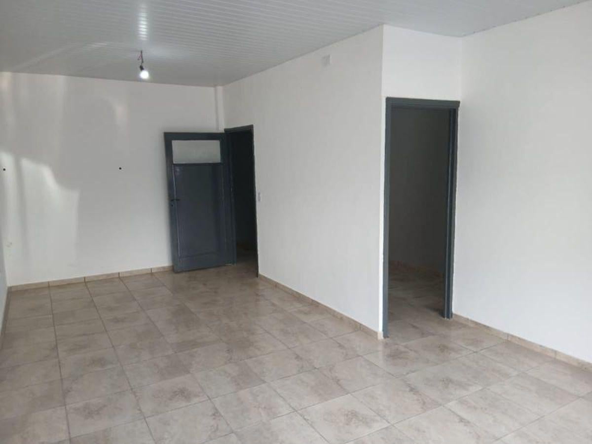 Foto de Pilar centro, Local de 48 m2! Baño y Cocina! Luminoso!, imagen 4