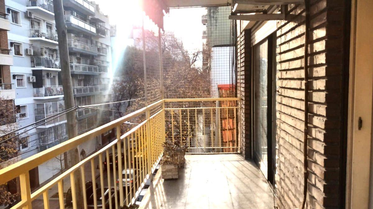 Foto de Departamento en alquiler 3 ambientes con balcón corrido en Av. Olazábal, imagen 2