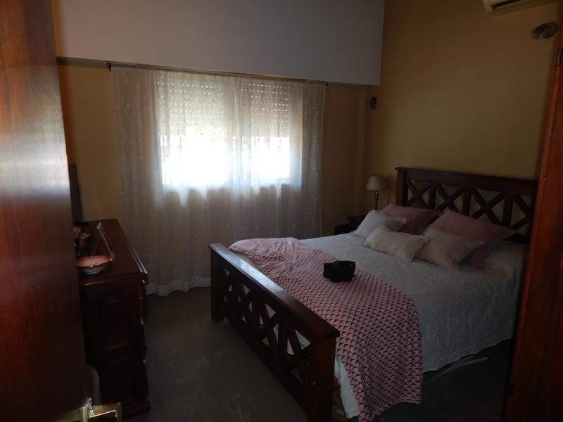 Casa en Lomas de Zamora Oeste con 3 Dorm. 2