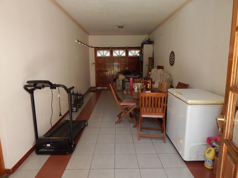 Casa en Lomas de Zamora Oeste con 3 Dorm. 4
