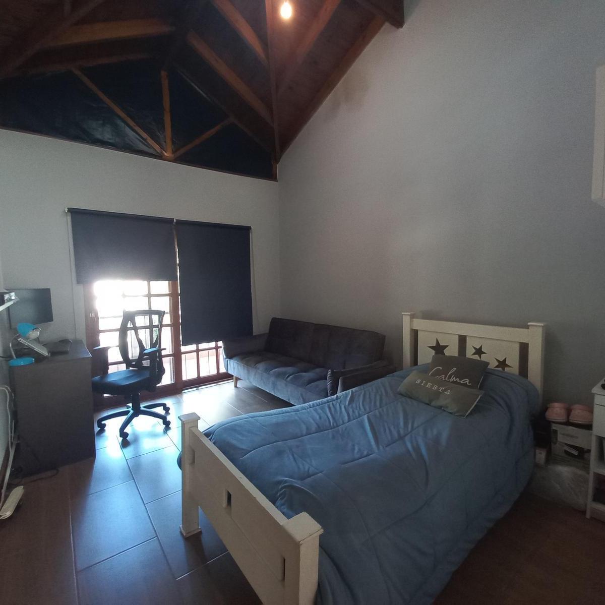 Casa en Lomas de Zamora Oeste con 3 Dorm. 3