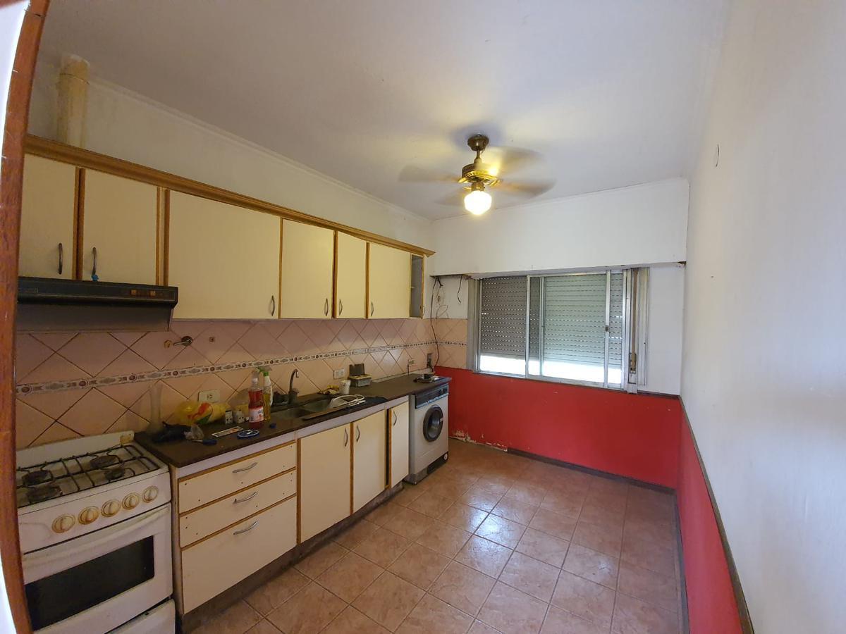 Casa en ph en turdera de ambiente y medio