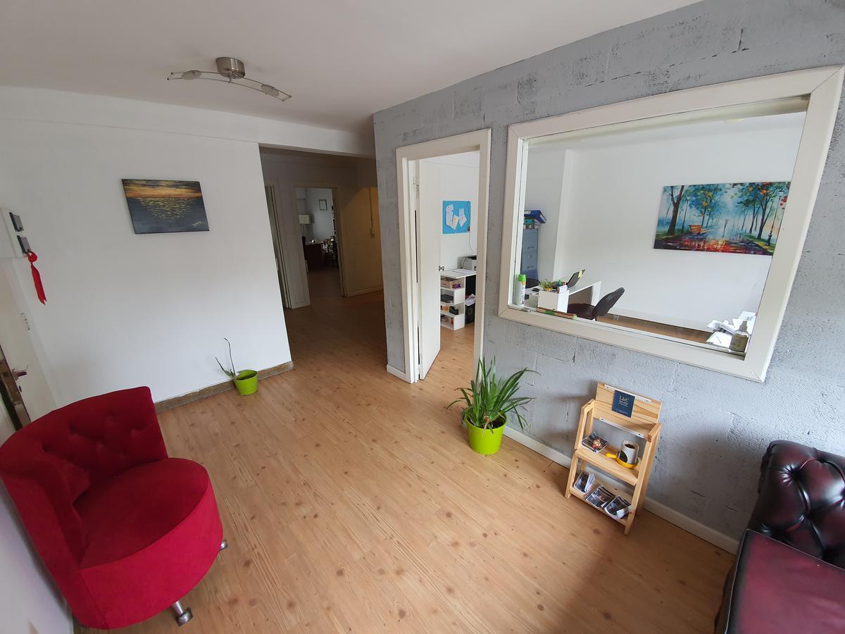 Foto de OPORTUNIDAD OFICINA EN GALERIA OLIVER DE 4 AMBIENTES EN LOMAS DE ZAMORA, imagen 4
