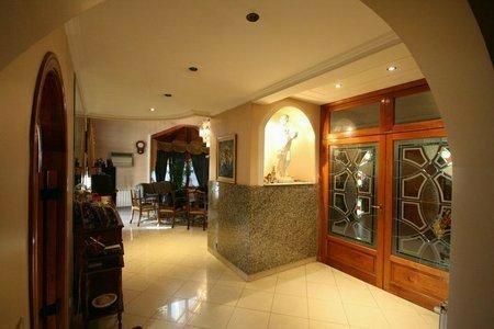 Inportante Casa de 5 Dorm. con Parque y Piscina en Lomas de Zamora Oeste 2