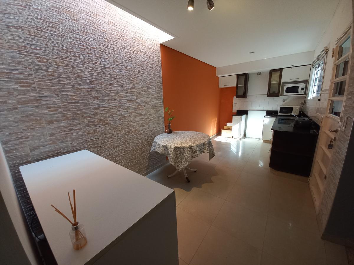 Casa de 3 dormitorios y cochera en Banfield Oeste acepta permuta 50% del valor