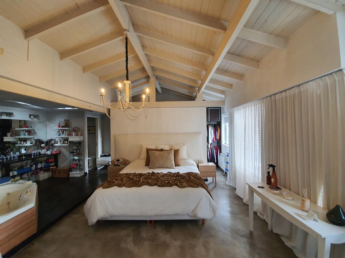 Moderna Casa Minimalista en Lomas de Zamora con 4 Dorm. Piscina Climatizada Quincho Cochera Do 3