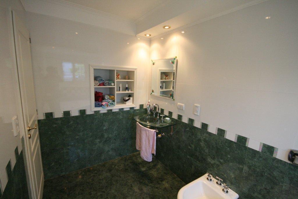 Casa de 330 m² Cubiertos en La Mejor Zona de Banfield Oeste 5 Dorm. 4