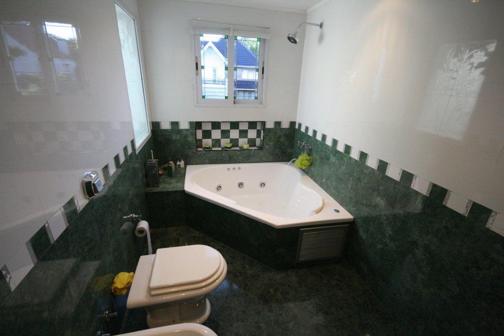 Foto de casa de 330 m2 cubiertos en la mejor zona de Banfield Oeste 5, imagen 3