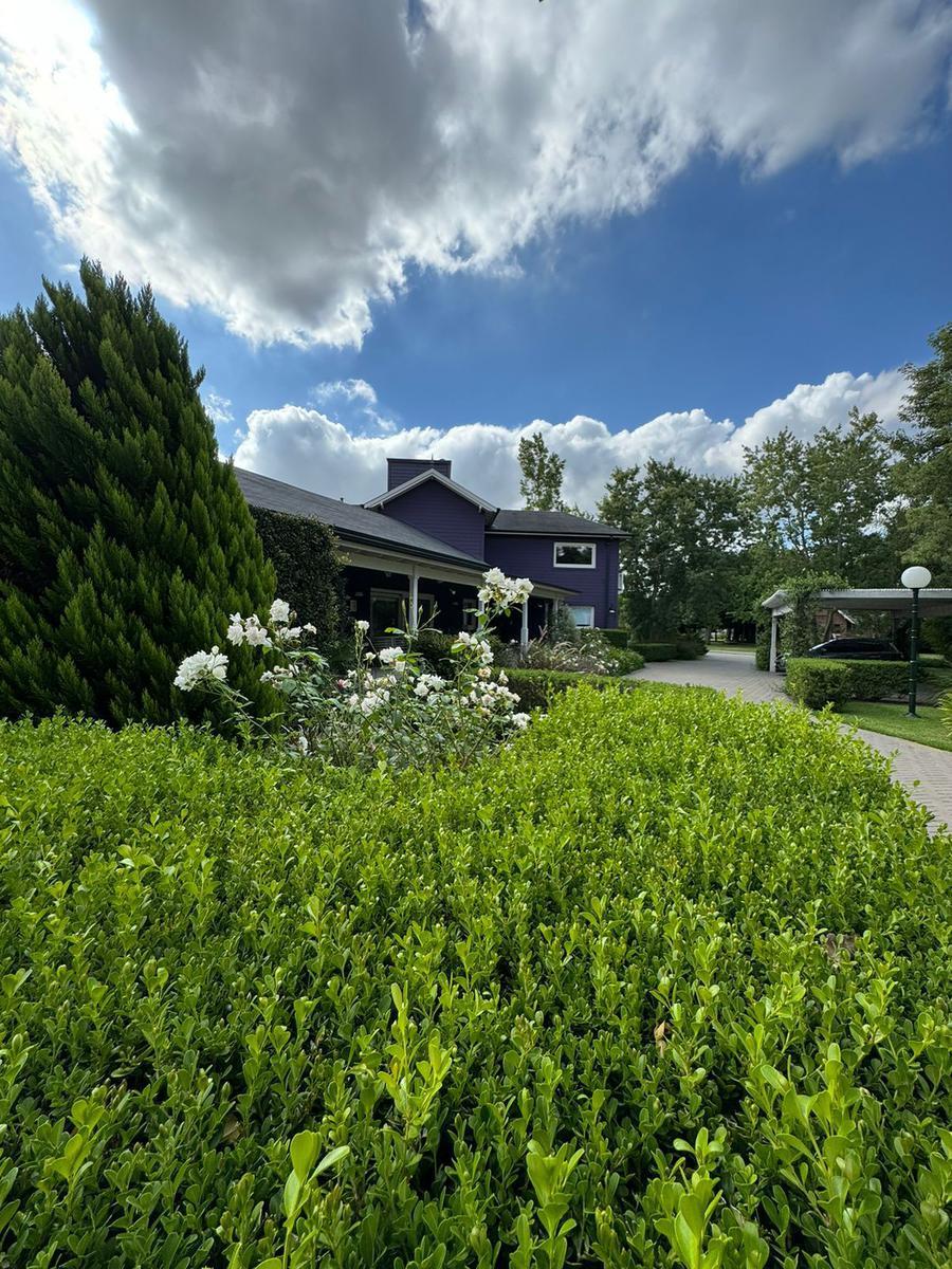 ESPECTACULAR CASA EN COUNTRY " EL PARAISO "