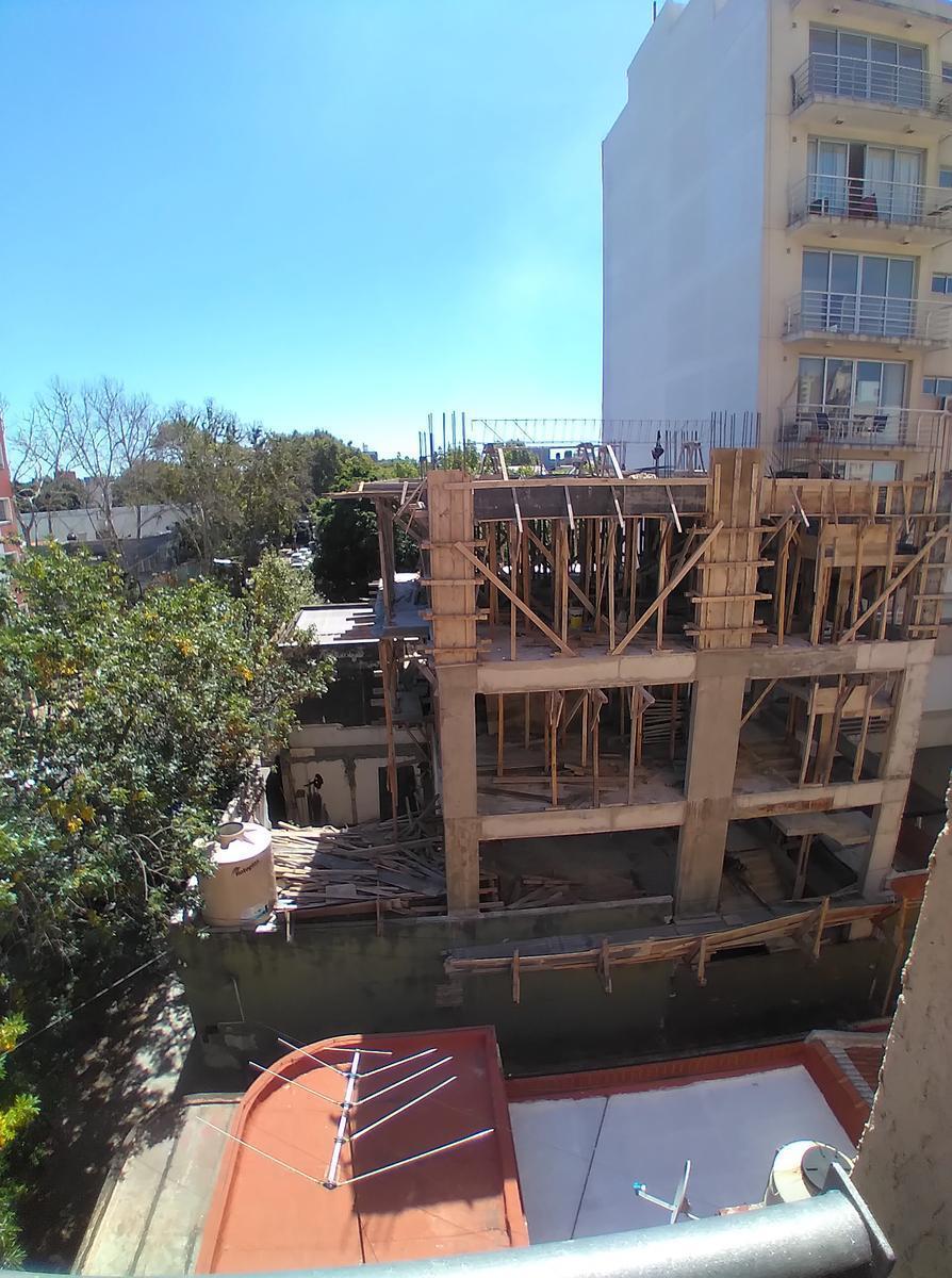 Departamento en piso de categoria con 75 m2 totales en Lomas de Zamora