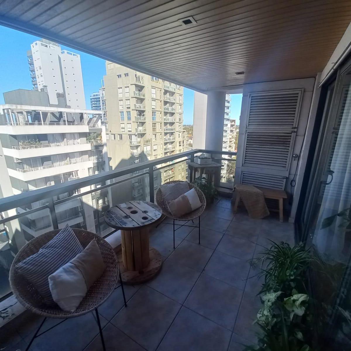 departamento tipo piso de 4 ambientes con 2 cocheras de categoria en Lomas de Zamora