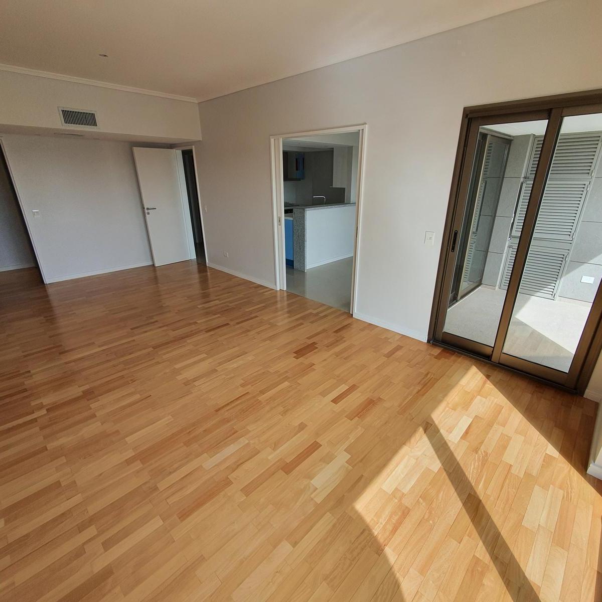 Departamento en de 4 ambientes con cochera doble en Lomas de Zamora