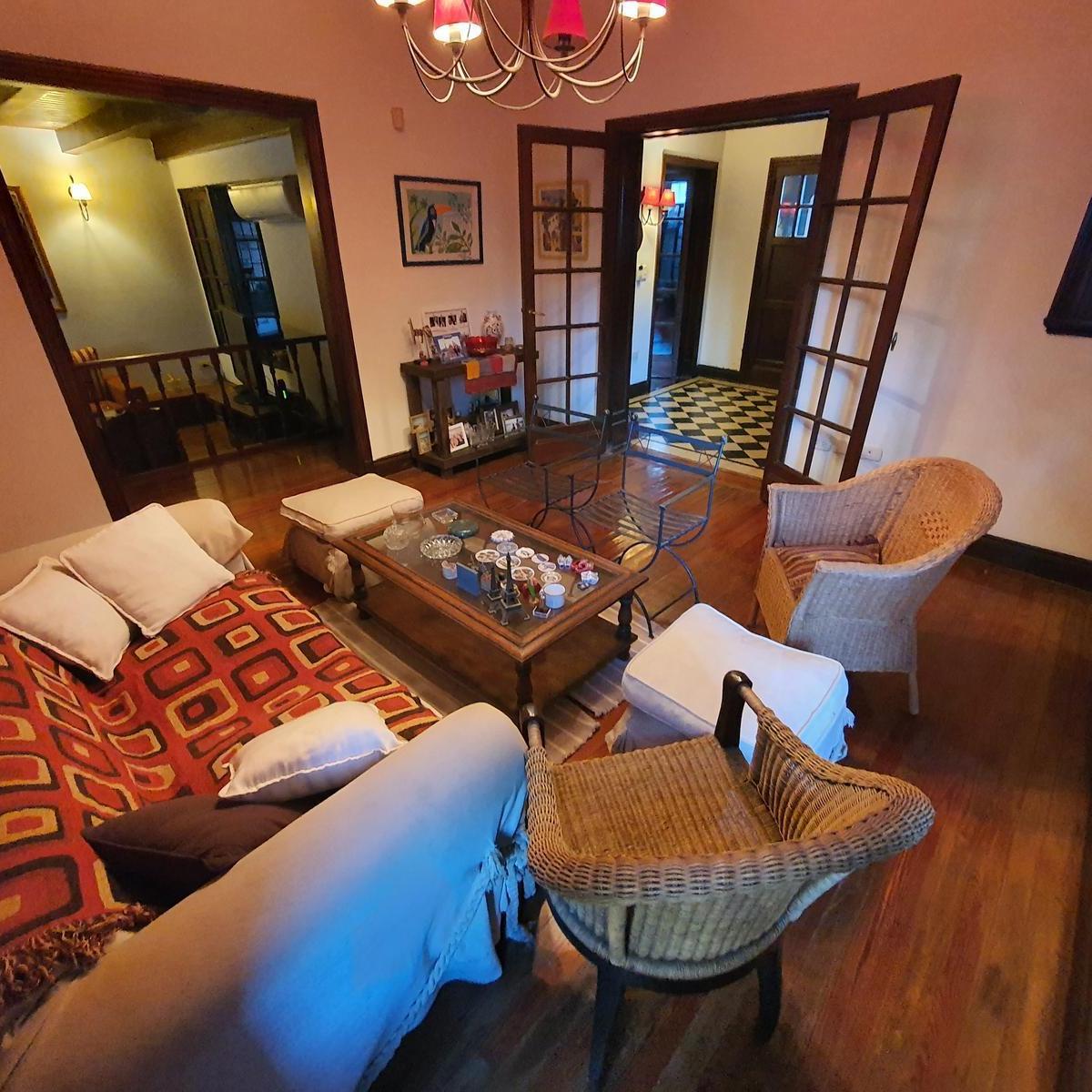 Casa de estilo en pasaje residencial – Banfield Oeste