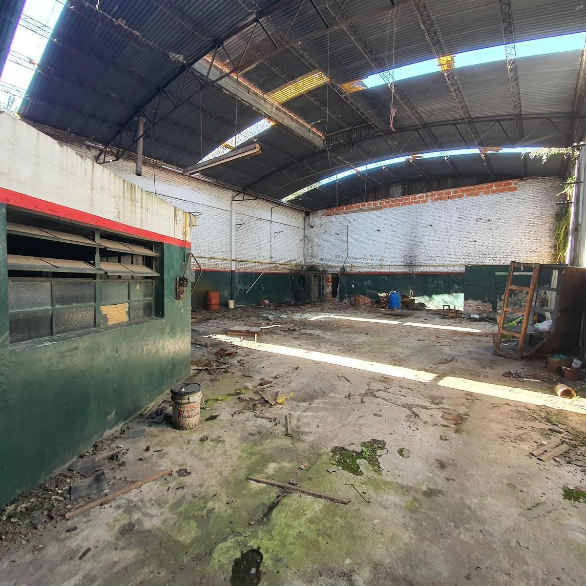 Nave Industrial en Lanus Este 1