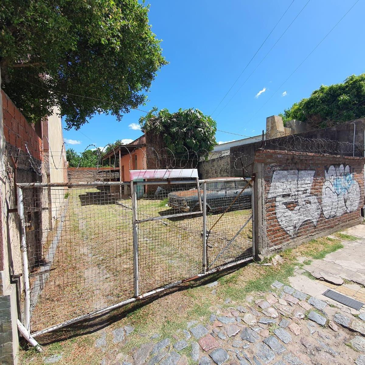Terreno con muy buenas medidas en una zona de permanente movimiento