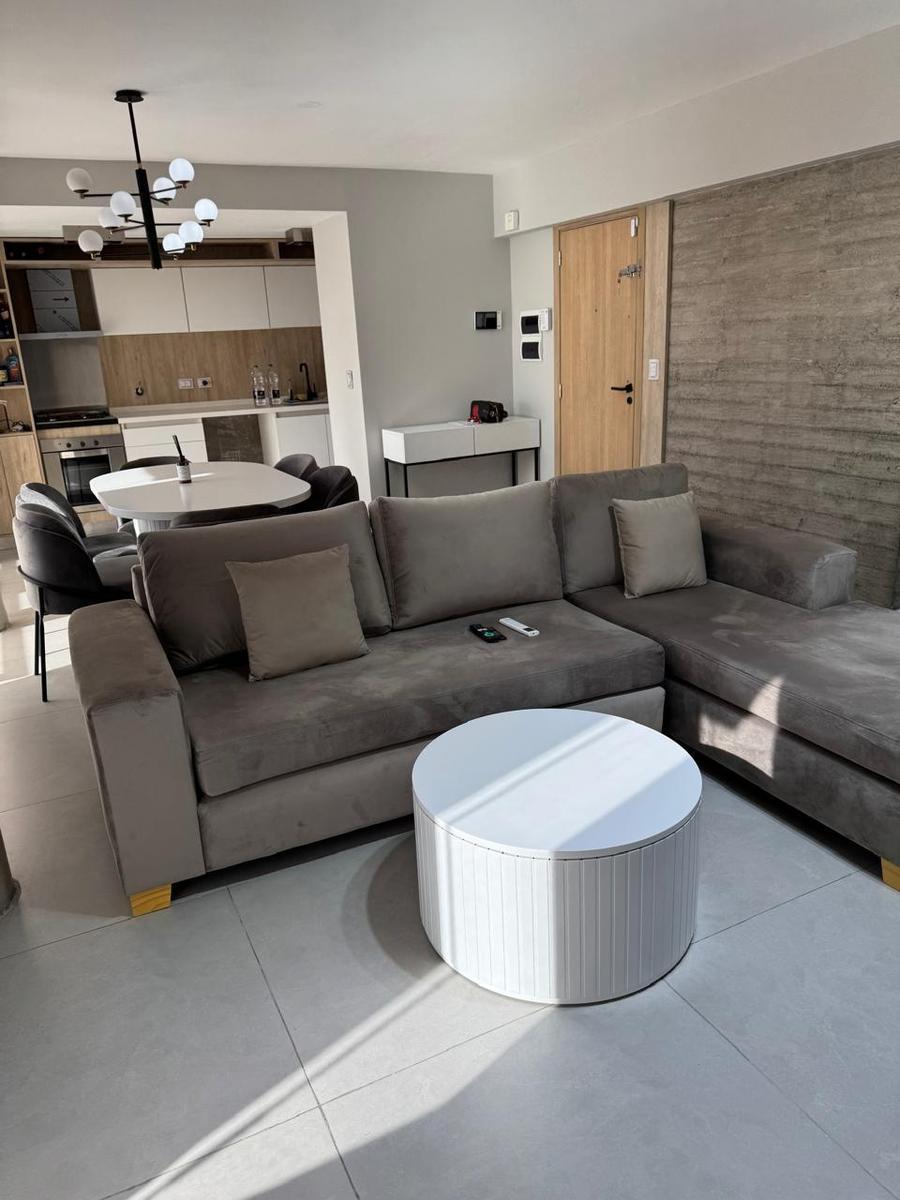 Departamento de categoria de 4 amb con 2 cocheras en Lanus Oeste