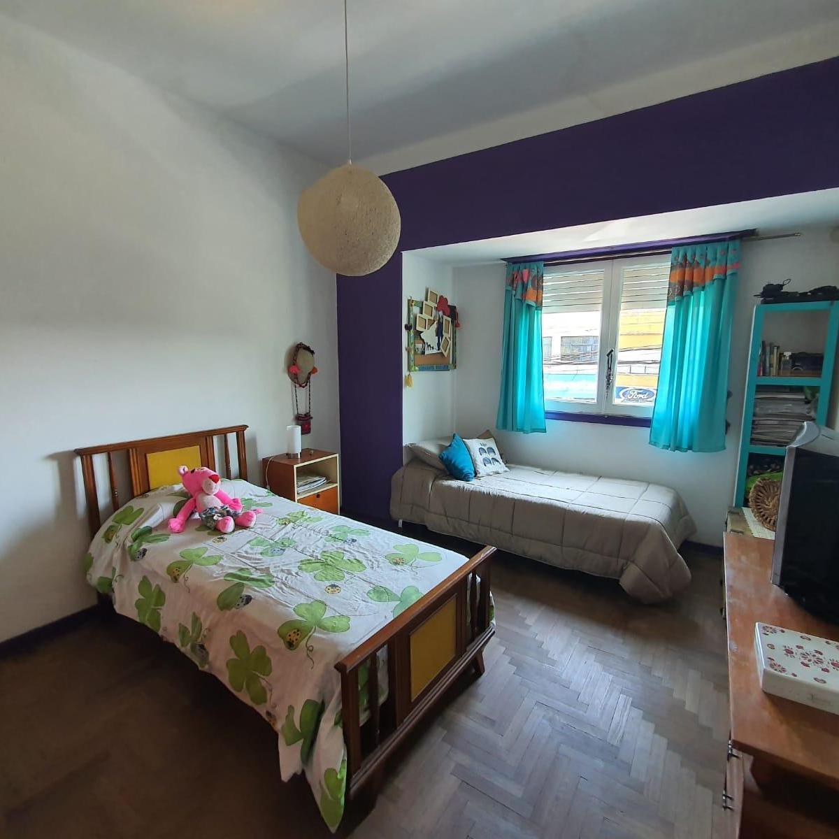 Departamento en pimer piso con patio y cochera de 4 ambientes en Temperley Oeste