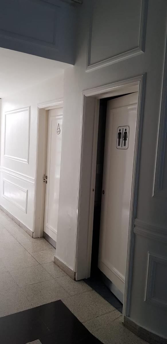 Edificio Comercial en estrategica ubicacion de Lomas de Zamora / Temperley