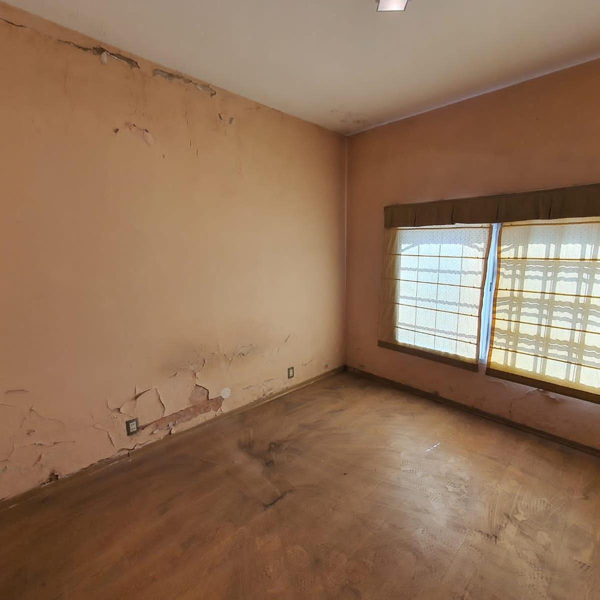 Casa con deposito en Lomas de Zamora