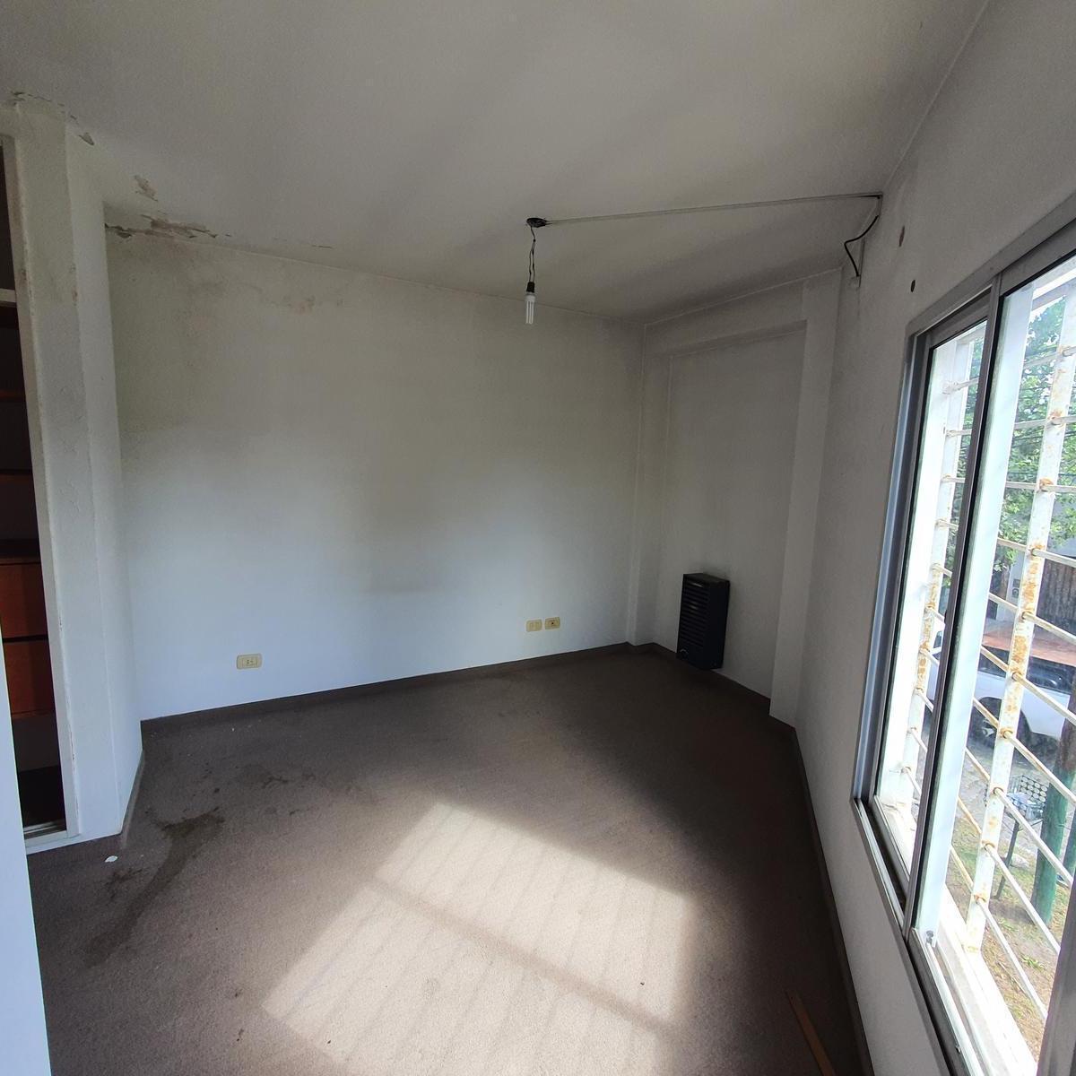 Departamento en DUPLEX DE 3 AMBIENTES CON COCHERA Y TERRAZA.BANFIELD OESTE
