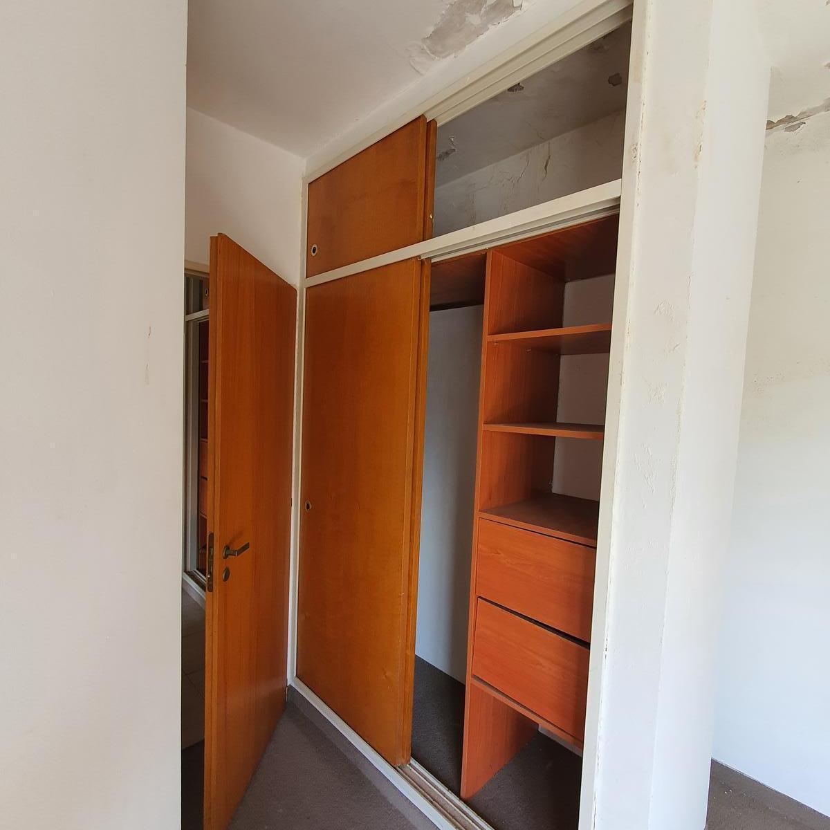Foto de Departamento en DUPLEX DE 3 AMBIENTES CON COCHERA Y TERRAZA.BANFIELD, imagen 2