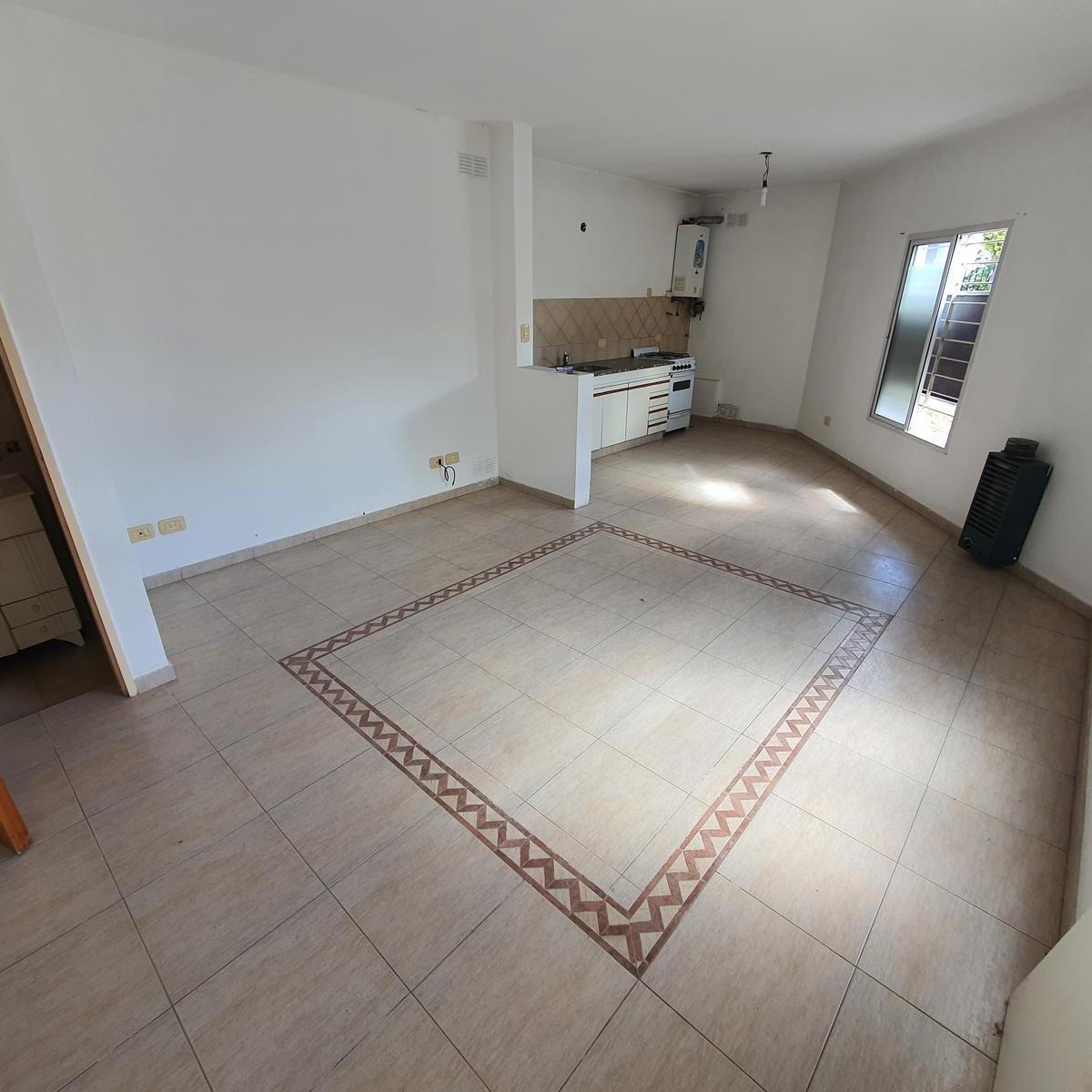 Foto de Departamento en DUPLEX DE 3 AMBIENTES CON COCHERA Y TERRAZA.BANFIELD, imagen 4