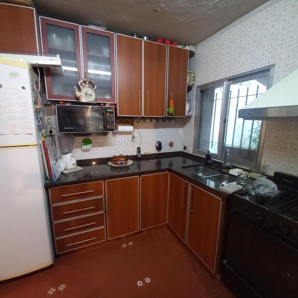 Foto de Casa en excelente ubicación, 4 amb con cochera y fondo - Apto Crédito, imagen 2