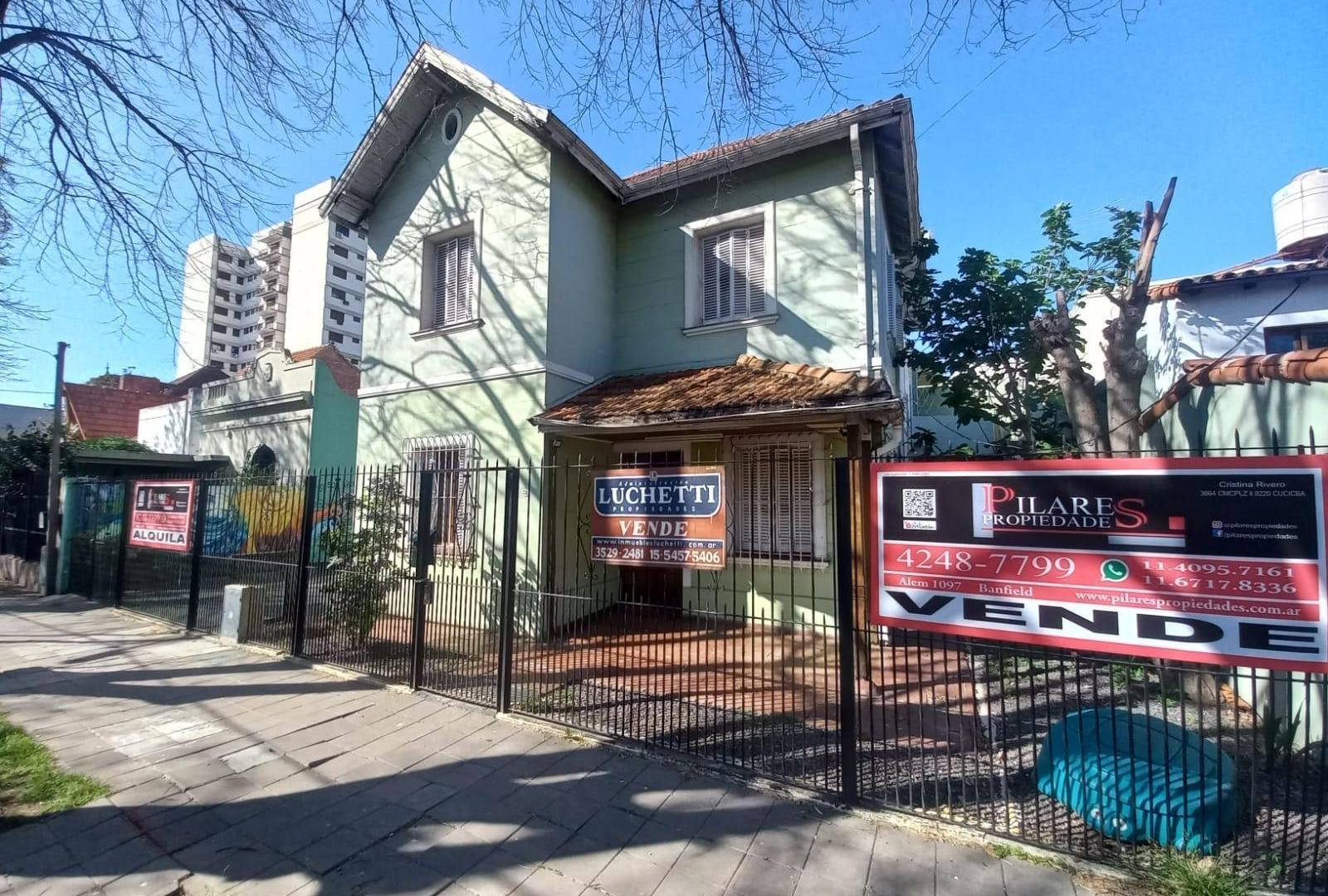 Casa sobre doble lote en Banfield Oeste