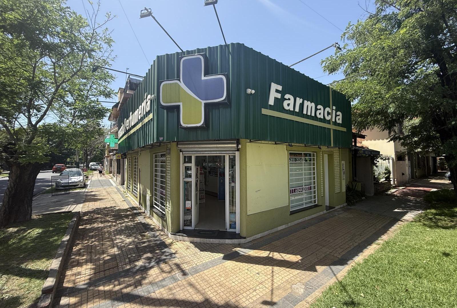 Venta en block en esquina estratégica: 2 locales depto 3 amb. con terraza – Banfield Oeste