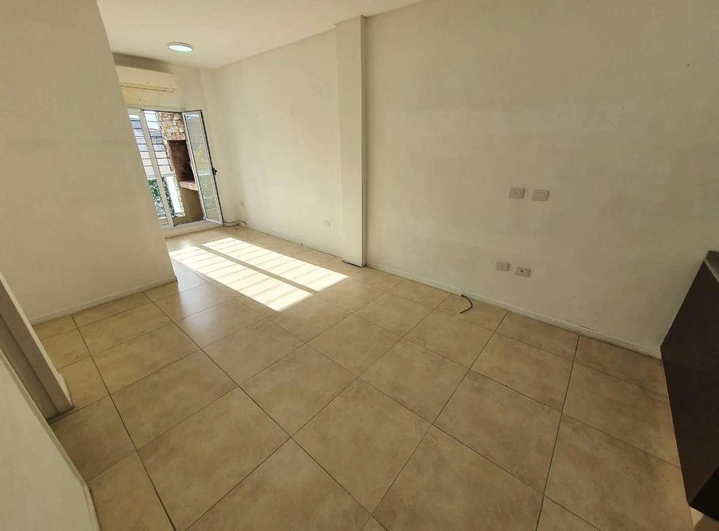 Foto de Departamento de 2 ambientes con cochera descubierta en Gerli Apta, imagen 2