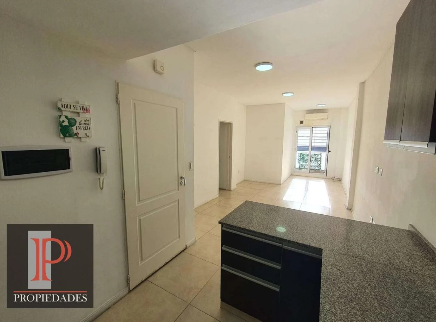 Foto de Departamento de 2 ambientes con cochera descubierta en Gerli Apta, imagen 1