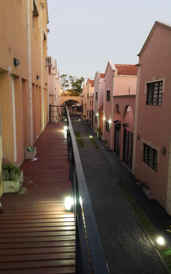 Foto de Oportunidad Triplex en condominio cerrado con cochera, 2 habitaciones y, imagen 2