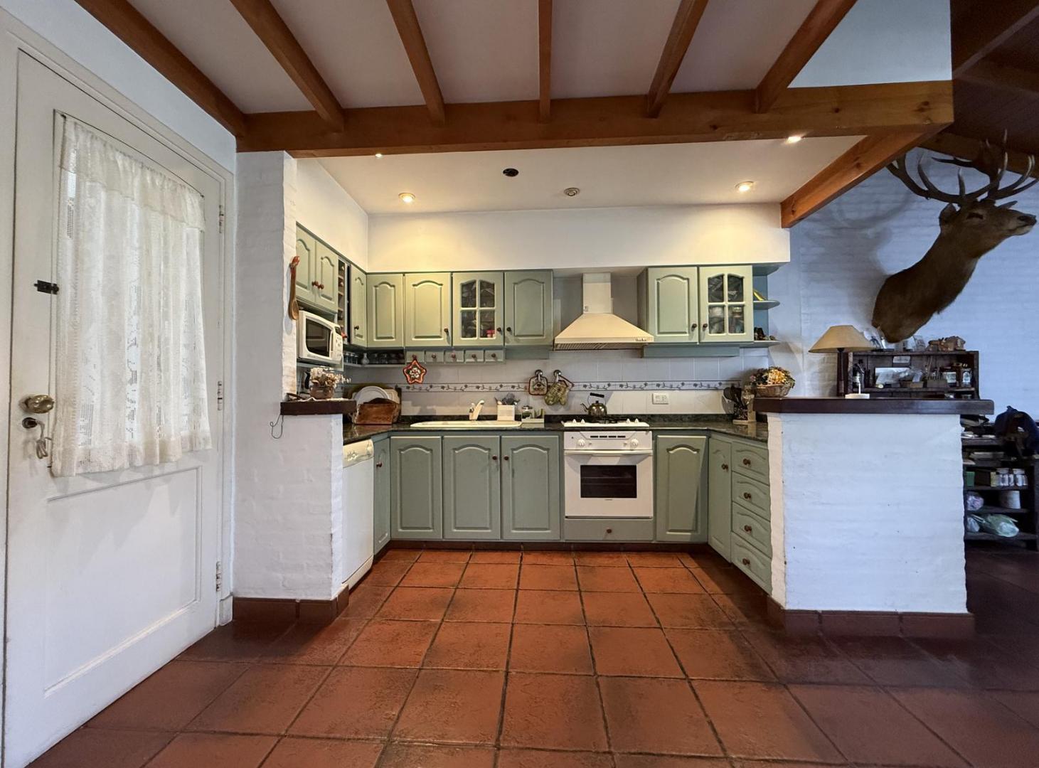 Foto de Casa de 3 dormitorios con fondo en muy lindo barrio residencial de, imagen 3