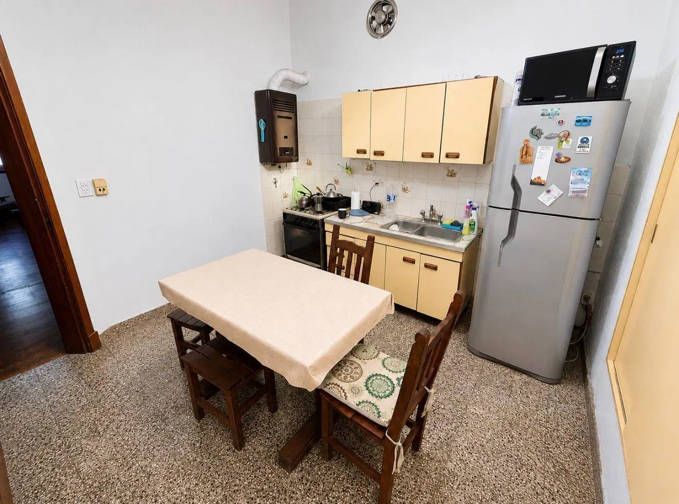 casa de 2 dormitorios en la mejor zona de Banfield Oeste 3