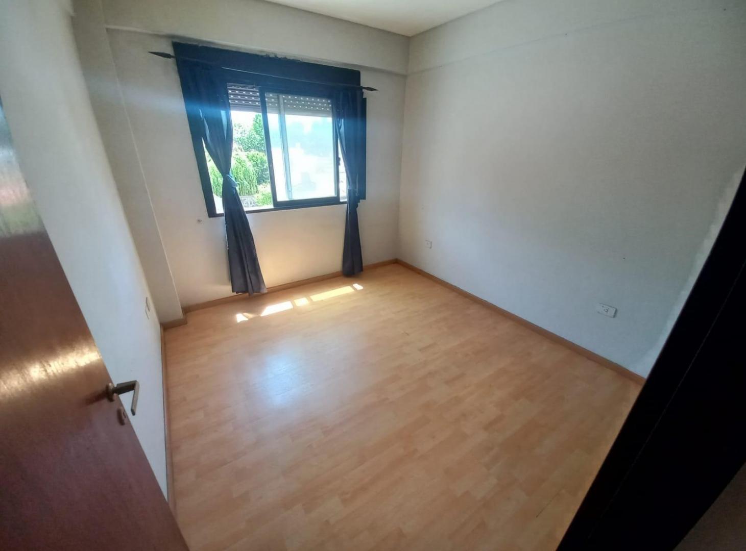 Foto de departamento de 2 ambientes con cochera en lomas de zamora este cerca, imagen 1