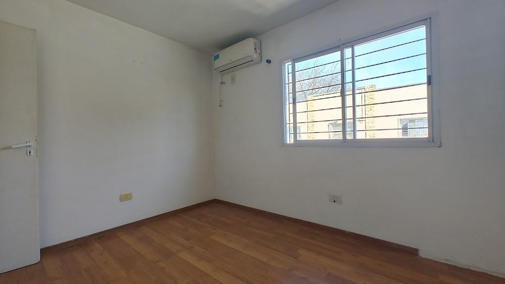 Foto de Venta PH Dúplex 4 Ambientes con Patio y Cochera en Ituzaingó, Muy, imagen 3