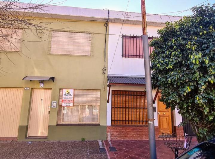 Departamento PH  en Alquiler en Morón,  G.B.A. Zona Oeste 3