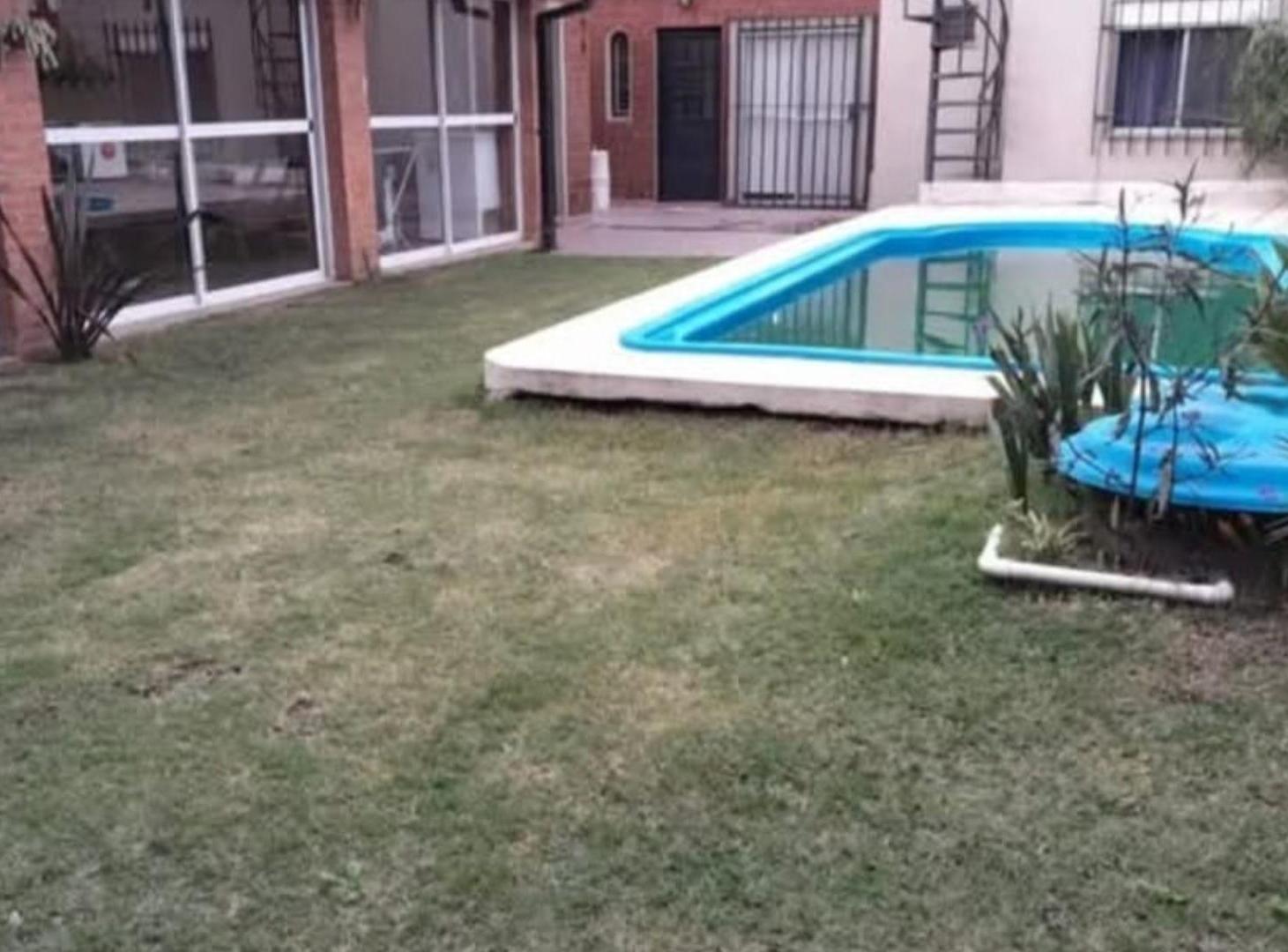 Venta Casa 3 Dormitorios Morón Lote Propio Pileta Quincho Acepta PH o Depto