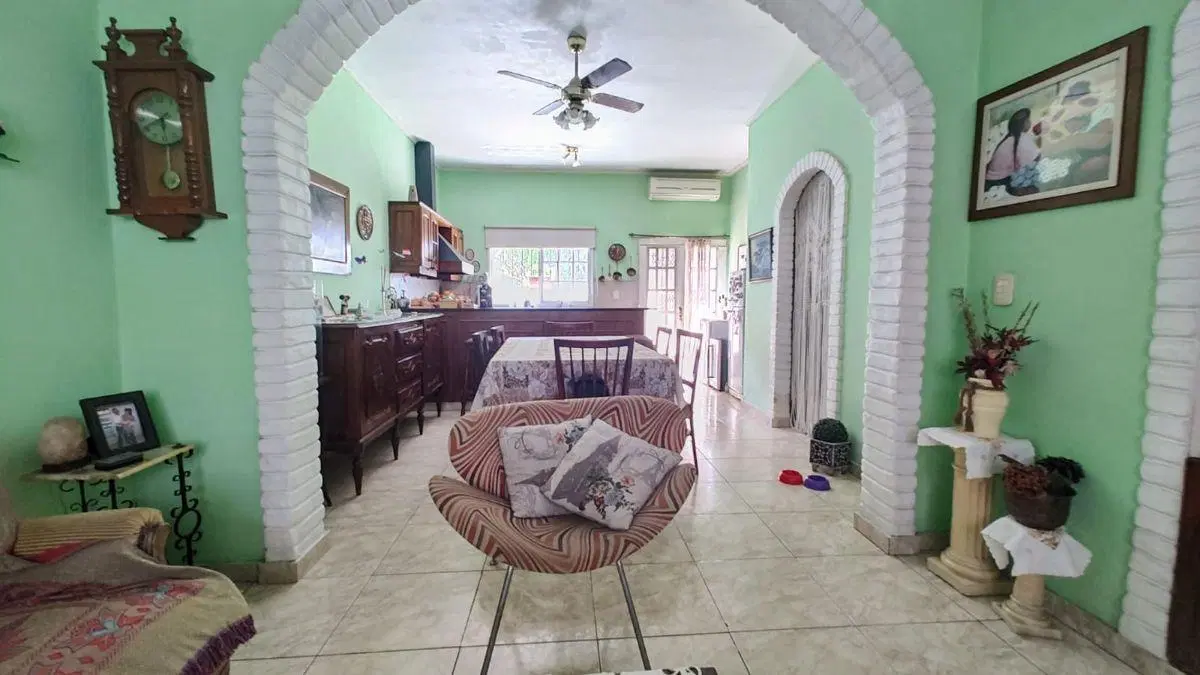 Casa en Lote Propio - Ideal Profesional / Comercial - Morón Centro 2