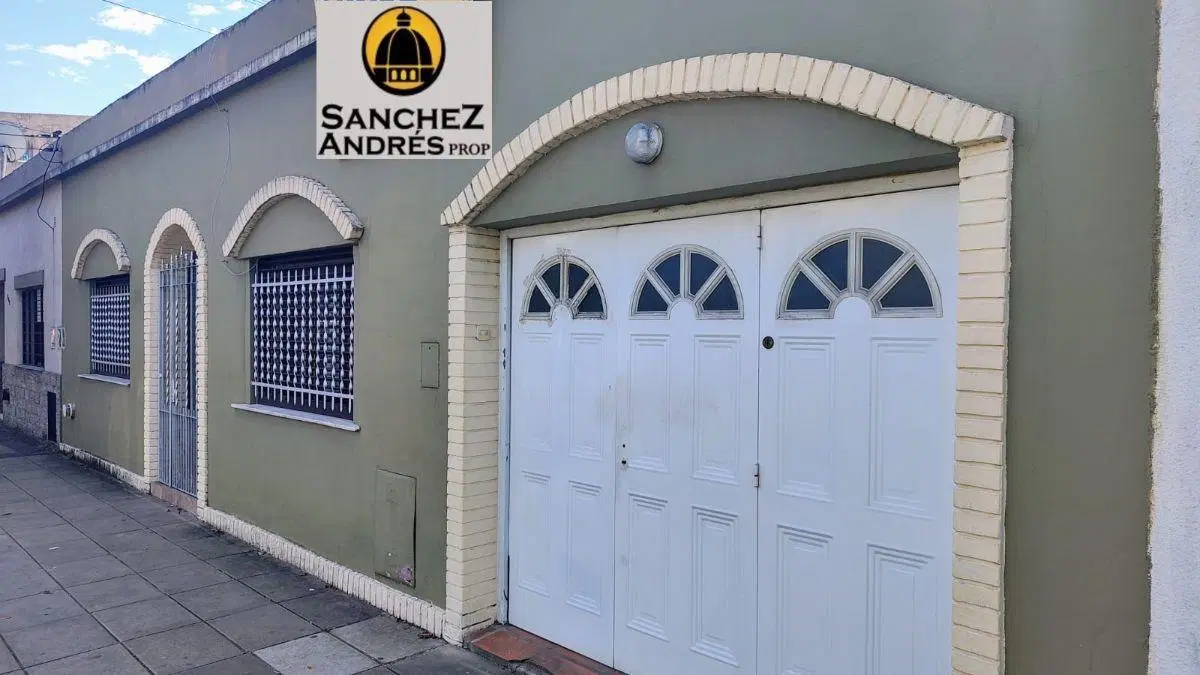 Casa en Lote Propio - Ideal Profesional / Comercial - Morón Centro 3