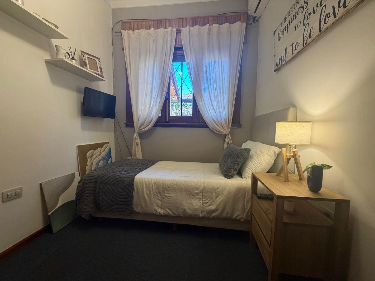 Foto de ¡Casa en venta de 5 ambientes en Lincoln 948-Castelar Norte! ¡NO ES, imagen 2