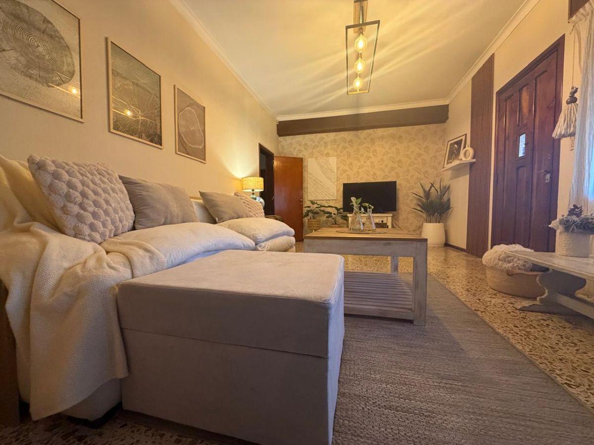 Foto de ¡Casa en venta de 5 ambientes en Lincoln 948-Castelar Norte! ¡NO ES, imagen 3
