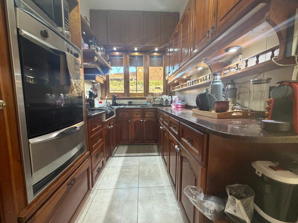 Foto de ¡Casa en venta de 5 ambientes en Lincoln 948-Castelar Norte! ¡NO ES, imagen 4