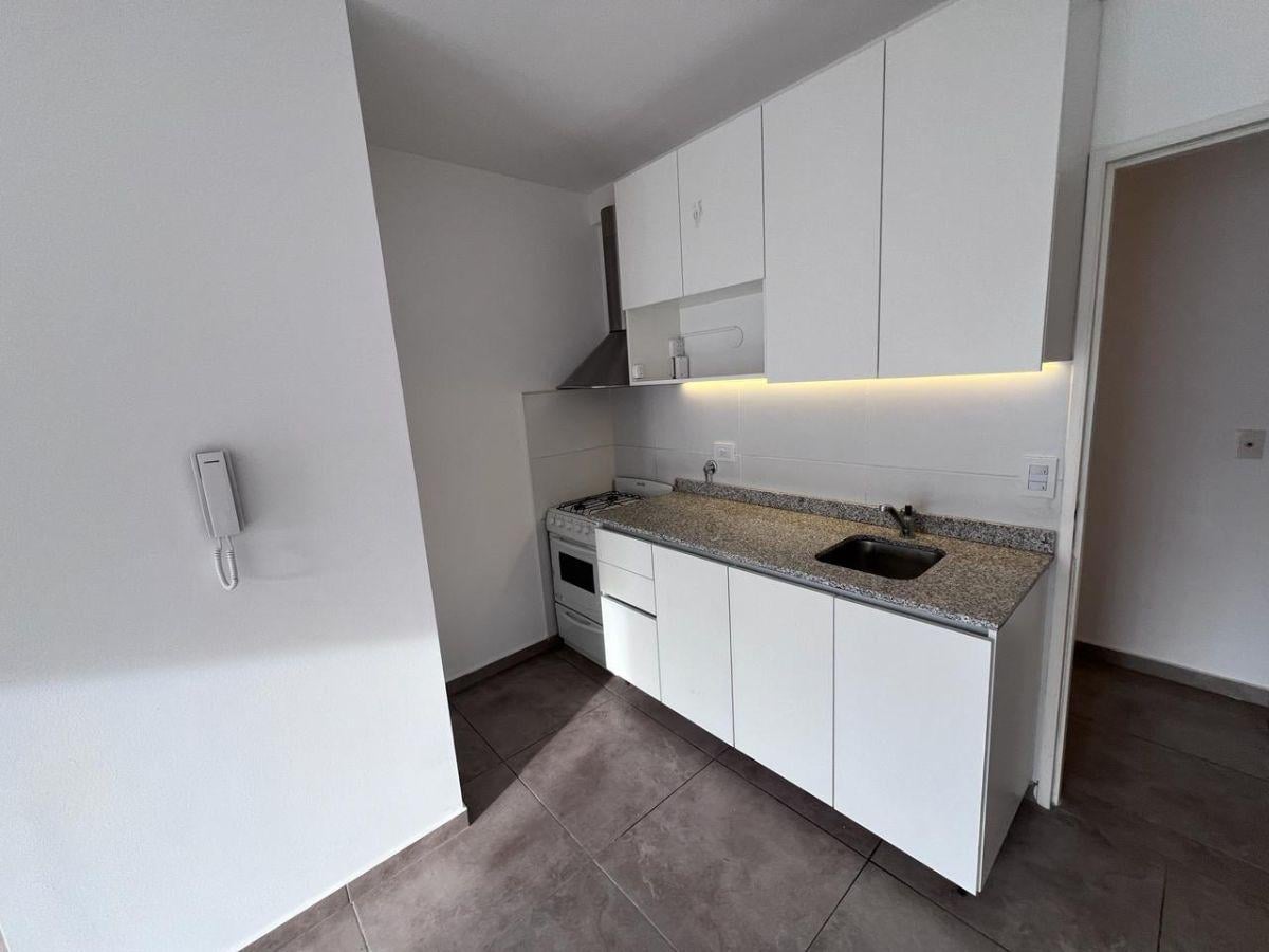 Foto de Departamento 2 Ambientes en Venta con Cochera y Terraza Propia en El, imagen 5