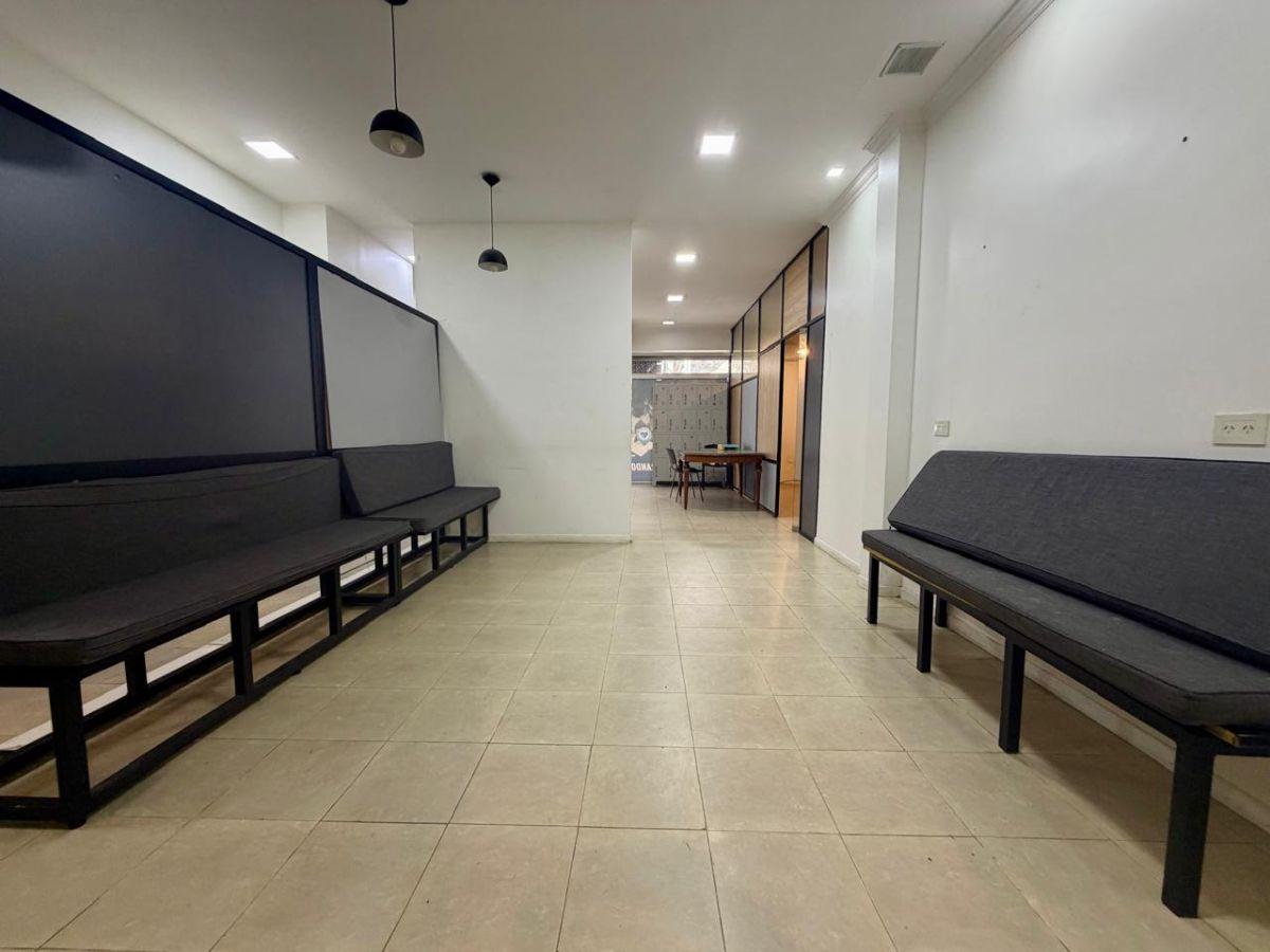 Foto de Alquiler Local Comercial en Morón Centro - 80 m² con Despachos, imagen 4