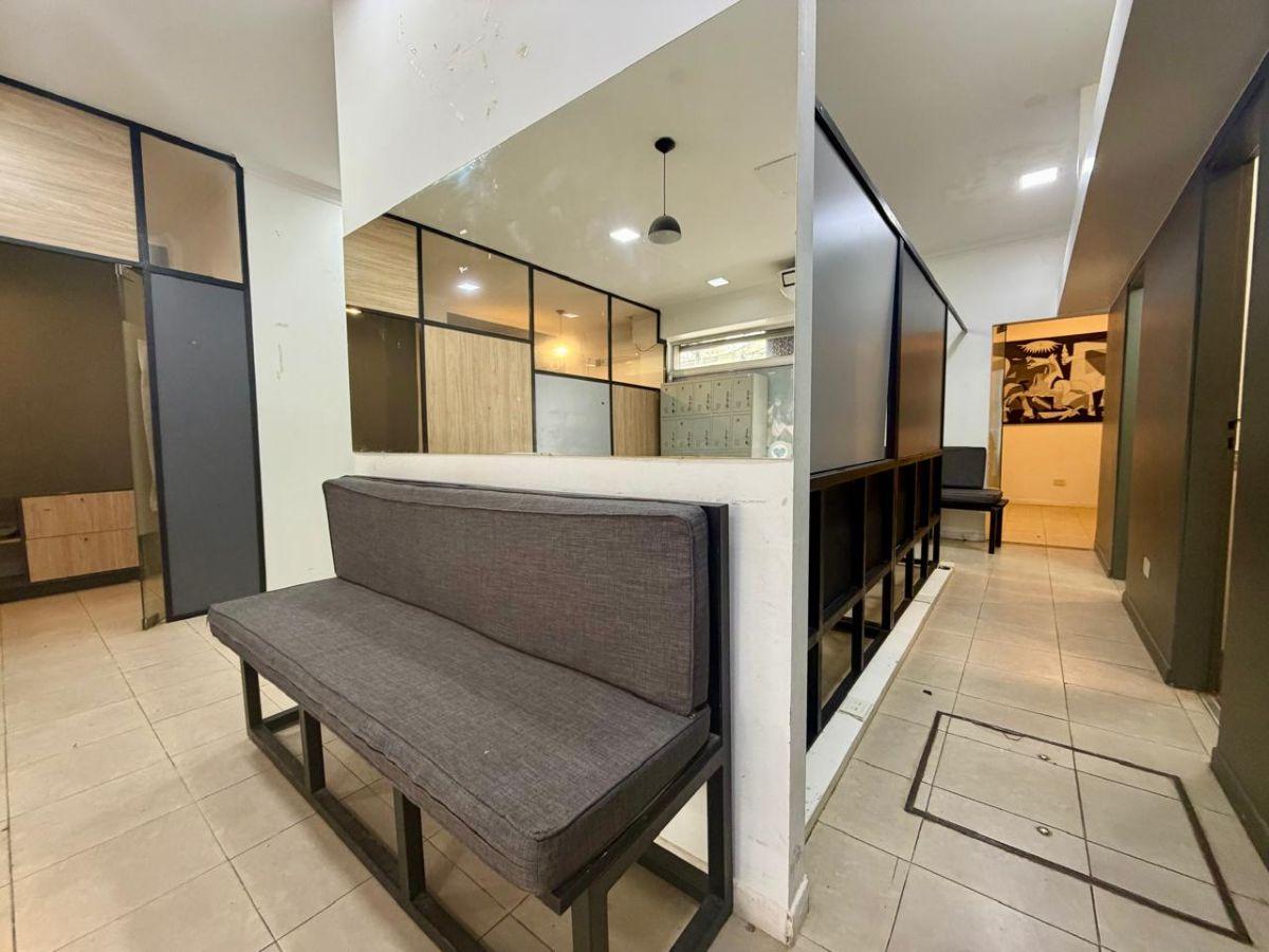 Foto de Alquiler Local Comercial en Morón Centro - 80 m² con Despachos, imagen 3