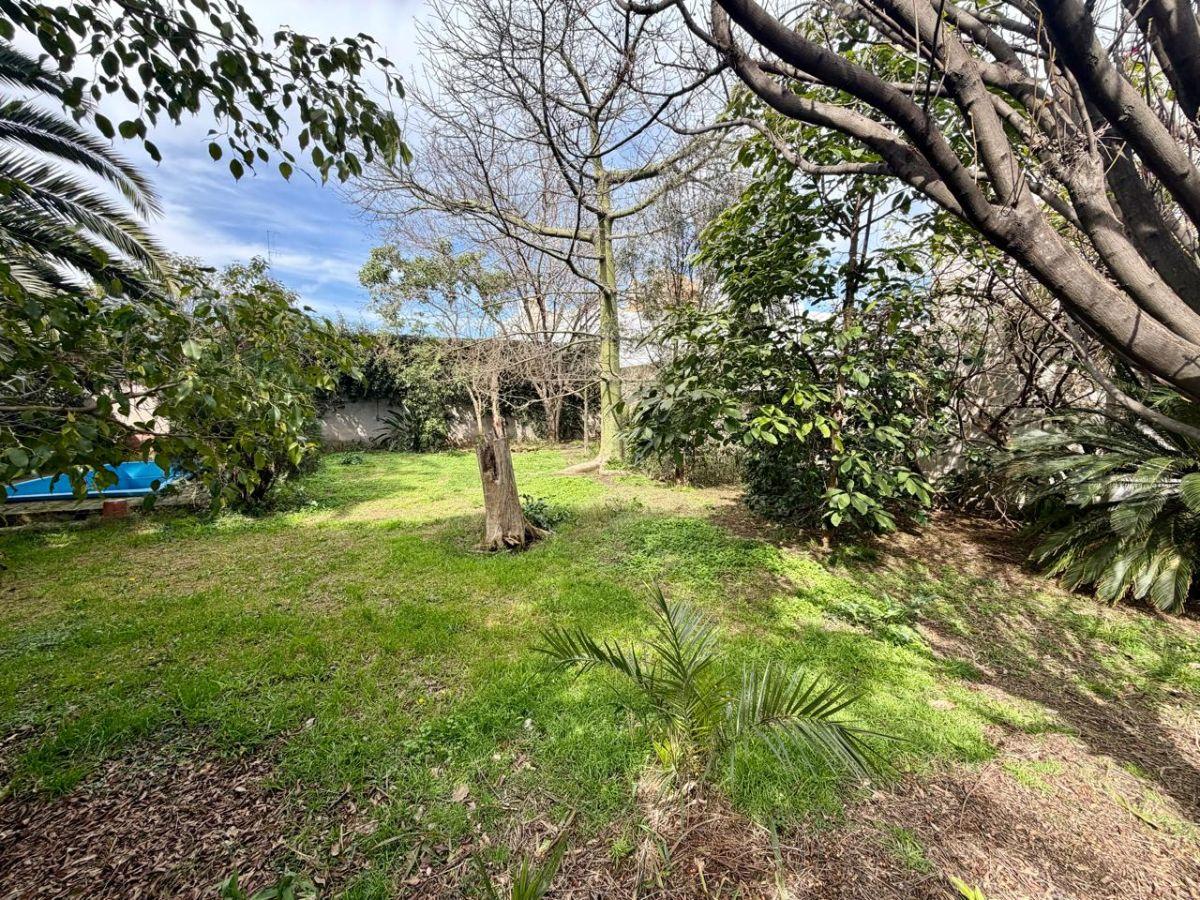 Foto de Venta Casa 5 Ambientes Moron Centro Lote 853m2 Parque Pileta, imagen 1